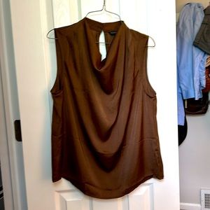 Banana Republic befriended sleeveless work top